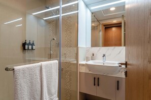 Douche, sèche-cheveux