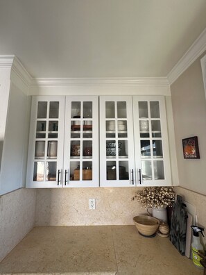 Interior - Charming Mid-Century Home 3bd 1 ba, Easy Parking in San Francisco Relaxing Area (San Francisco)