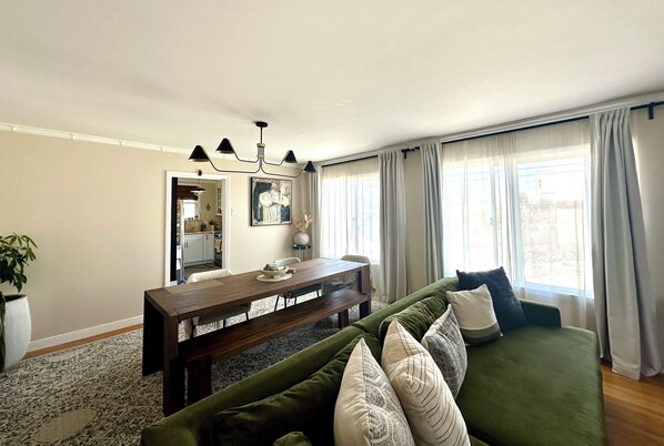 Smart TV - Charming Mid-Century Home 3bd 1 ba, Easy Parking in San Francisco Relaxing Area (San Francisco)