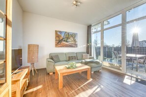 TV - Welcome to the SeeNest vacation apartment at the Röbel city harbor (Röbel/Müritz)