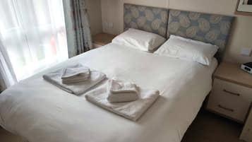 2 bedrooms, internet, bed sheets