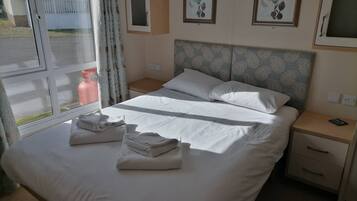 2 Schlafzimmer, Reisekinderbett, kostenloses WLAN, Bettwäsche