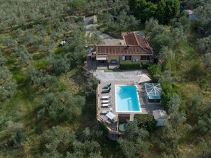 Exterior - Stunning private villa with hot tub, private pool, WIFI, TV, pets allowed and panoramic view (Greve In Chianti)