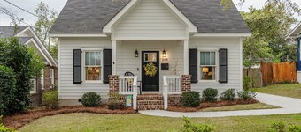 3 bedroom 3 bathroom home in Augusta. The sleeping arrangements at this property are 3 queen beds, and a fold out chair.