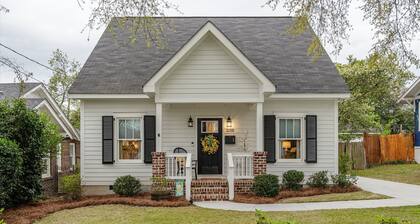 3 bedroom 3 bathroom home in Augusta. The sleeping arrangements at this property are 3 queen beds, and a fold out chair.