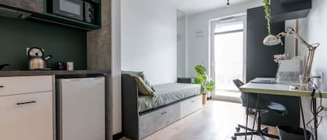 Economy Studio | Desk, laptop workspace, free WiFi, bed sheets