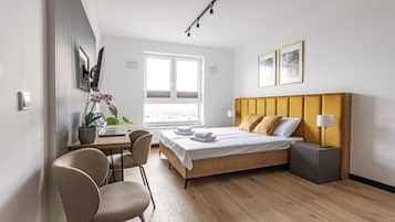 Dobbelt- eller tomannsrom – deluxe, tekjøkken | Skrivebord, skrivebord for bærbar PC, wi-fi (inkludert) og sengetøy