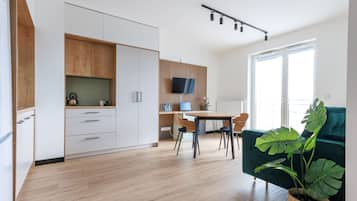 Studiosuite – executive, tekjøkken | Oppholdsrom | Flatskjerm-TV