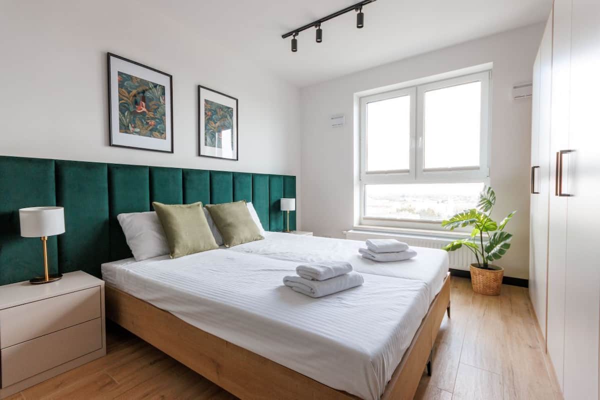Grand Apartment, Kitchenette | Desk, laptop workspace, WiFi (free), bed sheets