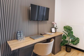 Classic-studiolejlighed - tekøkken | Skrivebord, arbejdsområde til bærbare computere, gratis Wi-Fi, sengetøj