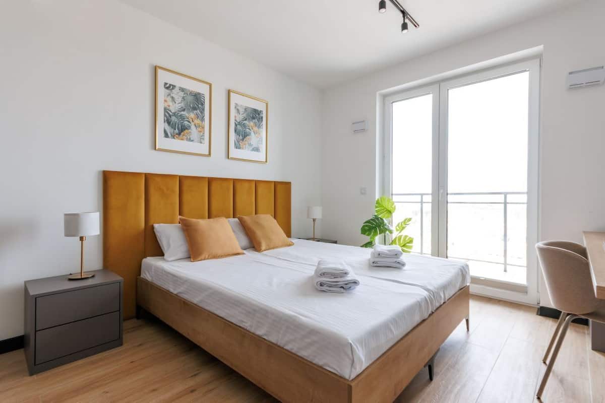 Comfort Double Room, Kitchenette | Desk, laptop workspace, WiFi (free), bed sheets
