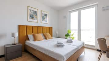 Comfort Double Room, Kitchenette | Desk, laptop workspace, free WiFi, bed sheets