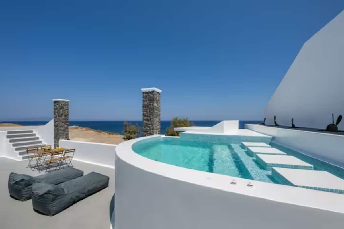 Private spa tub