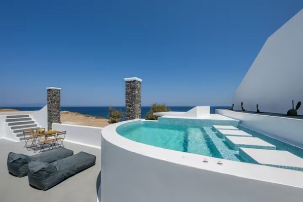 Private spa tub