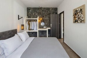 NG Thalassa with Private Hot Tub | 1 bedroom, blackout drapes, soundproofing, iron/ironing board