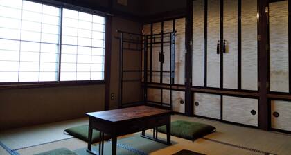 Renovated house originally a temple that can be used as a base for sightseeing, mountain climbing, long trails, and other activities, with easy access to the national park.