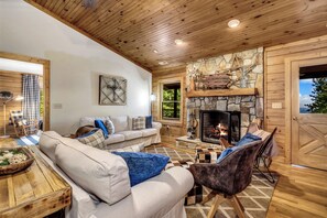 Signature Cabin, 4 Bedrooms, Non Smoking, Kitchen | Living room | 50-inch Smart TV with digital channels - Gateway Getaway (Old Fort)