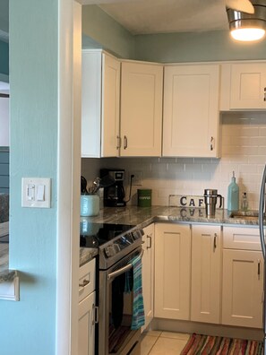 Mikrowelle, Ofen, Herdplatte, Geschirrspüler