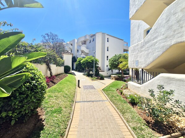 المنطقة المحيطة بالمنشأة