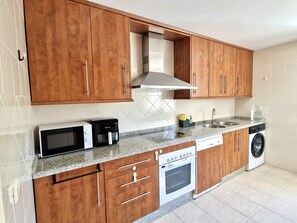 Réfrigérateur, micro-ondes, four, lave-vaisselle