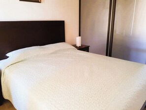 2 bedrooms, in-room safe, free WiFi, bed sheets