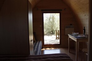 1 bedroom, desk, WiFi, bed sheets - Glamping Sintra. Enjoy the tranquility of the forest. (Sintra)