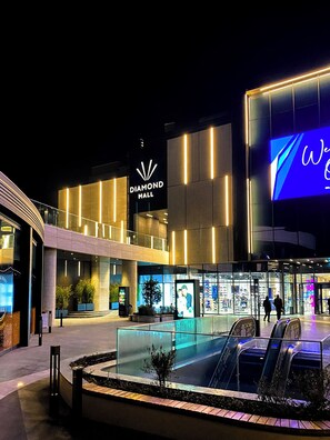 Luokittelematon kuva, 2 kautta 33, painike