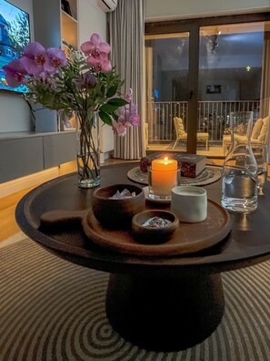 Luokittelematon kuva, 5 kautta 33, painike