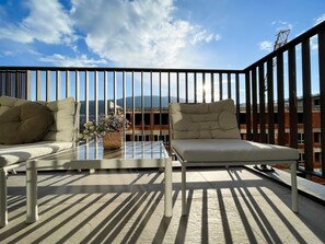 Luokittelematon kuva, 4 kautta 33, painike