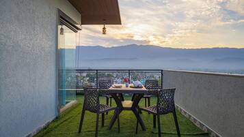 Deluxe Room, City View | Balcony view