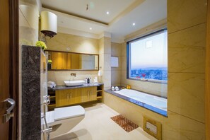 Deluxe Room, City View | Bathroom | Free toiletries, towels, toilet paper - Alaya Stays BYDM The Sky Heaven - 4 BHK Penthouse 15 Min from Triveni Ghat With Balcony & Lift (Rishikesh)