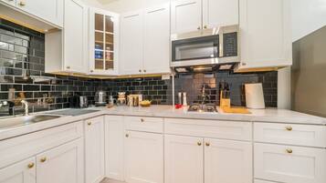 Fridge, microwave, stovetop, coffee/tea maker