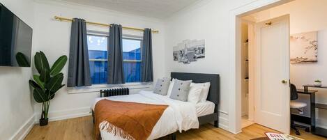 Iron/ironing board, free WiFi, bed sheets