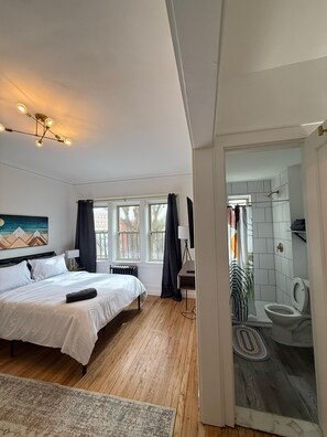 アイロン / アイロン台、WiFi (無料)、ベッドシーツ