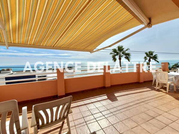 Outdoor dining - Apartment with sea views, 3 bedrooms, 2 bathrooms, private garage. (Peníscola/Peñíscola)