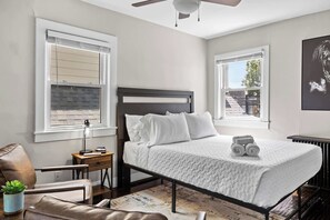 6 bedrooms, desk, iron/ironing board, WiFi - NEW Historic Highlands Retreat! Prime Location Gem (Louisville)