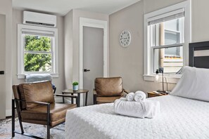 6 Schlafzimmer, Schreibtisch, Bügeleisen/Bügelbrett, WLAN