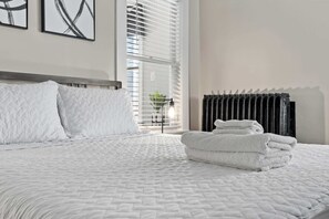 2 bedrooms, iron/ironing board, WiFi, bed sheets - NEW! Bright & Cozy Unit | Prime Location! (Louisville)