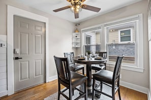 Dining - Walkable Highlands home near dining and nightlife! (Louisville)