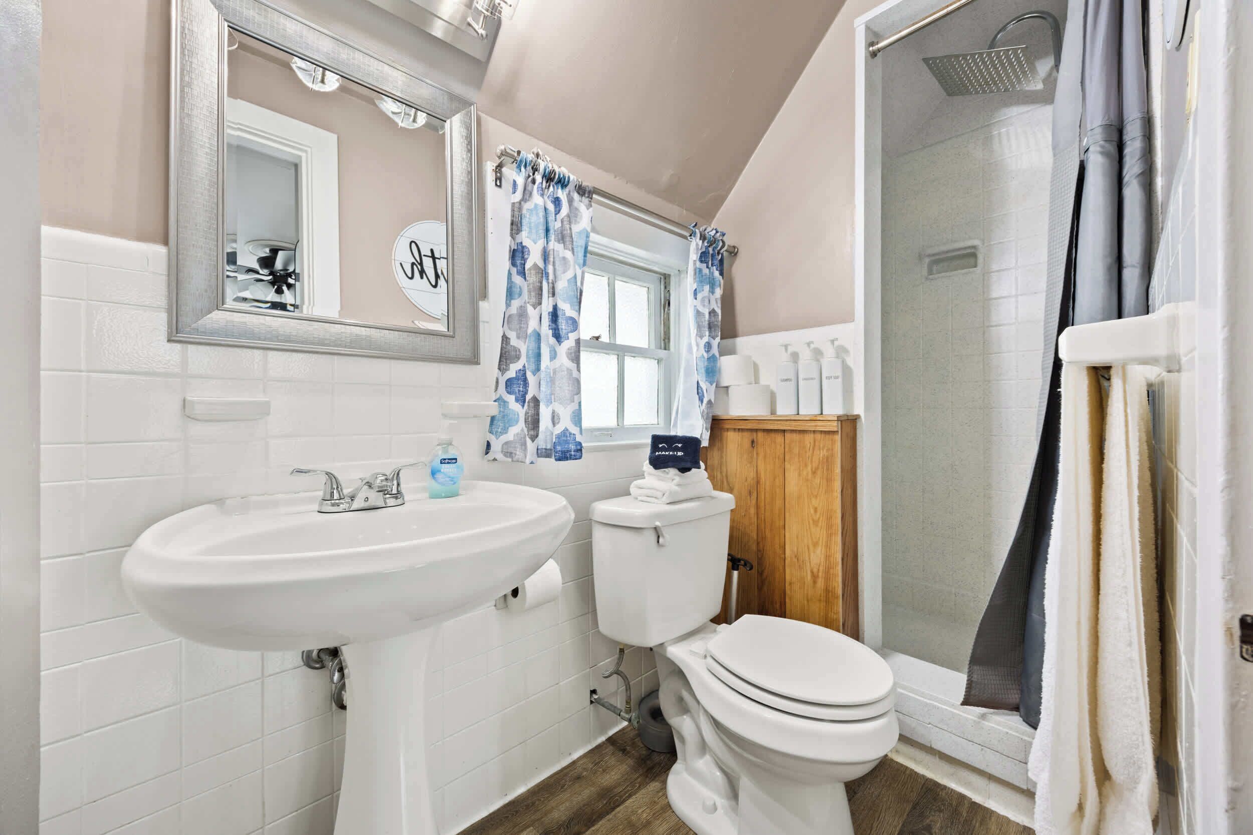 Shower, hair dryer, towels, shampoo