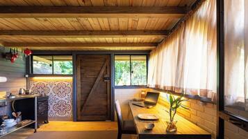 Horno, parrilla de estufa, tostadora y utensilios de cocina