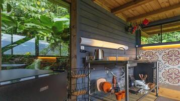 Horno, parrilla de estufa, tostadora y utensilios de cocina