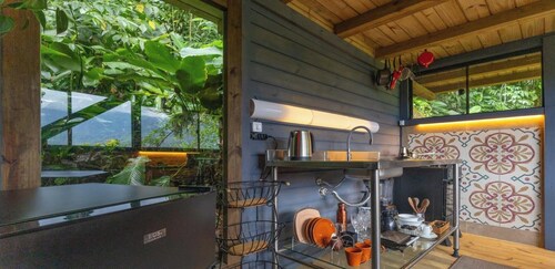 Chalé na Mata Atlântica com rio e imersão natural