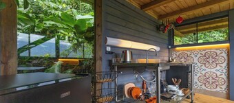 Chalé na Mata Atlântica com rio e imersão natural