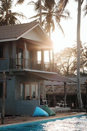 Signature Twin Room, Beach View | Desk, laptop workspace, free WiFi - Laemsui Beach (Chaiya)