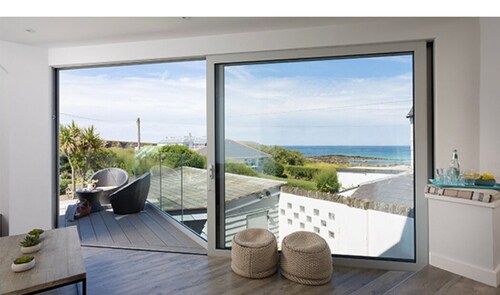 Luxury 5-bed coastal holiday home just two minutes from the beach. LAST SPOTS