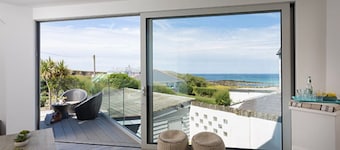 Luxury 5-bed coastal holiday home just two minutes from the beach. LAST SPOTS