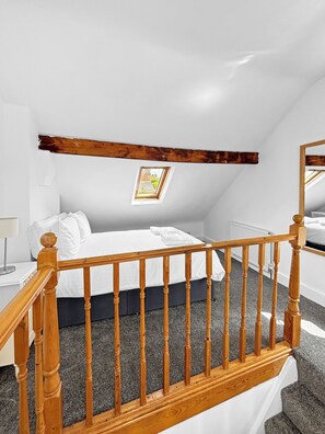 3 chambres, fer et planche à repasser, Wi-Fi, draps fournis