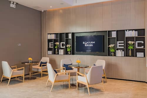Coin salon dans le hall