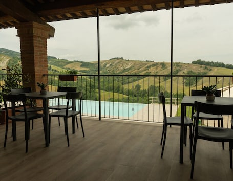 Outdoor dining. Agriturismo Camponovo